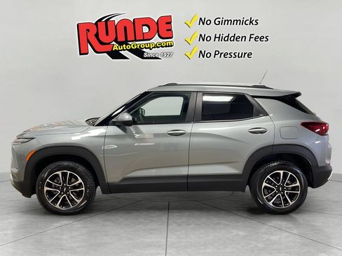 Used 2024 Chevrolet TrailBlazer LT w/ LT Cold Weather Package AWD/4WD image 3
