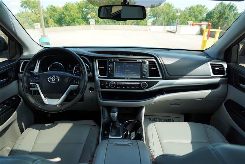 Used 2015 Toyota Highlander XLE FWD image 38