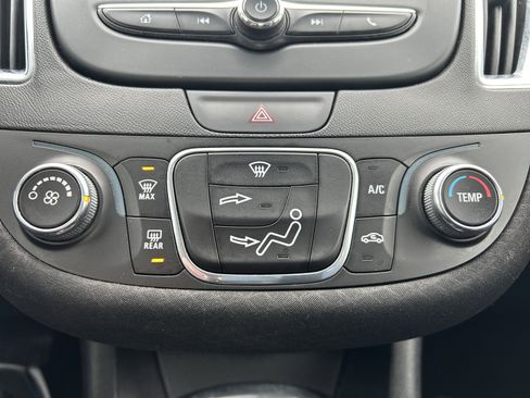 Used 2018 Chevrolet Malibu LT image 17