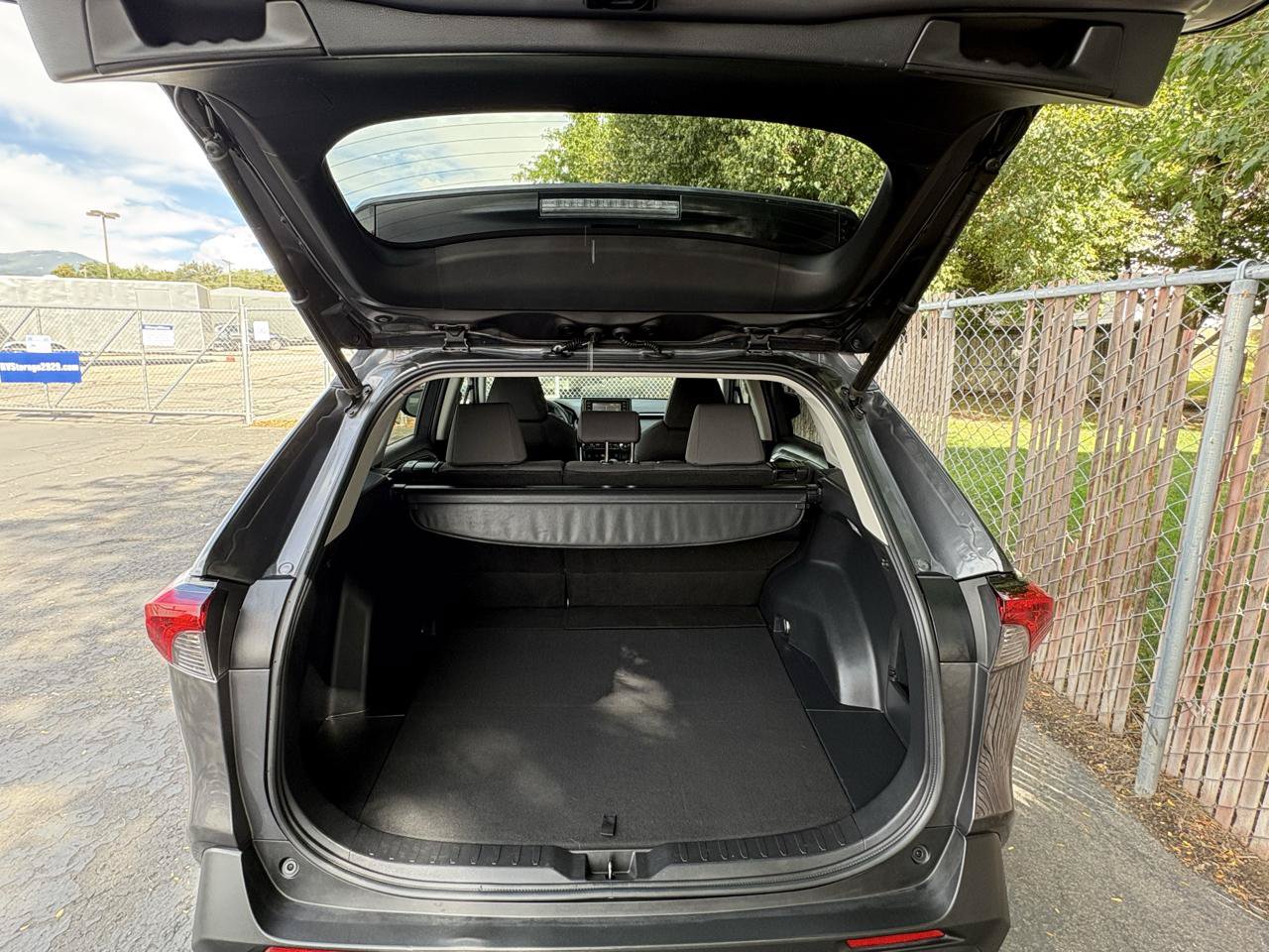 Used 2021 Toyota RAV4 XLE w/ Convenience Package AWD/4WD image 21