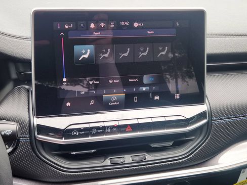New 2026 Jeep Compass Latitude AWD/4WD image 12
