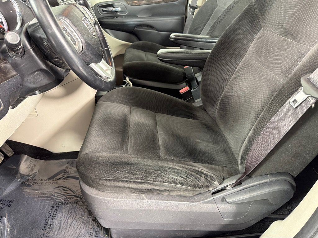 Used 2016 Dodge Grand Caravan American Value Package w/ UConnect Hands-Free Group FWD image 12
