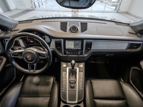 Used 2018 Porsche Macan Turbo w/ Premium Package Plus image 8