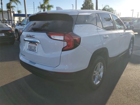 Used 2022 GMC Terrain SLE w/ LPO, Floor Liner Package image 4