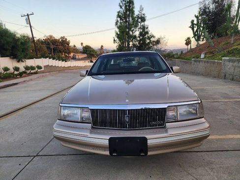 Used 1988 Lincoln Continental Signature image 3