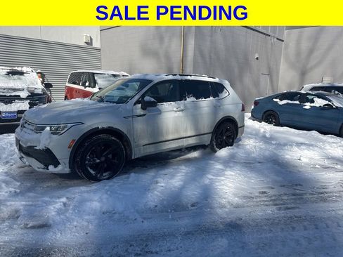 Used 2023 Volkswagen Tiguan SE R-Line image 1