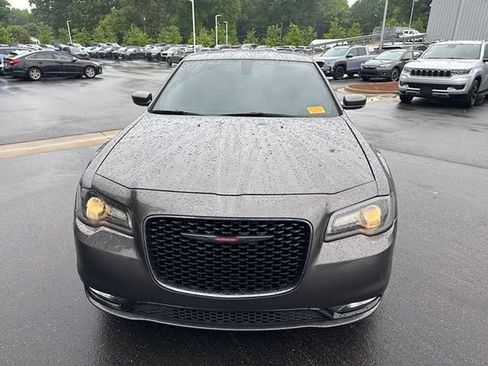 Used 2022 Chrysler 300 S RWD image 2