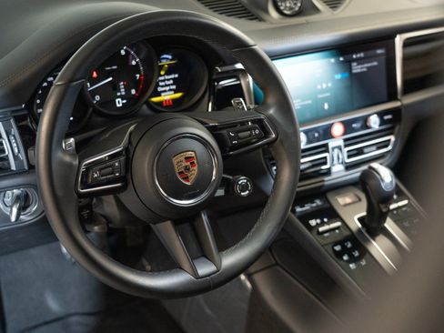 Certified 2026 Porsche Macan AWD/4WD image 15