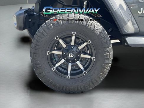 Used 2018 Jeep Wrangler Unlimited Sahara AWD/4WD image 34