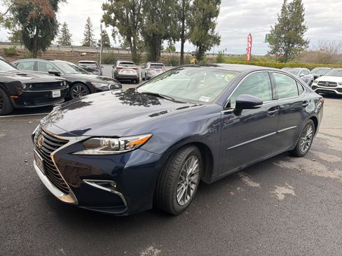 Used 2018 Lexus ES 350 w/ Navigation System Package image 3