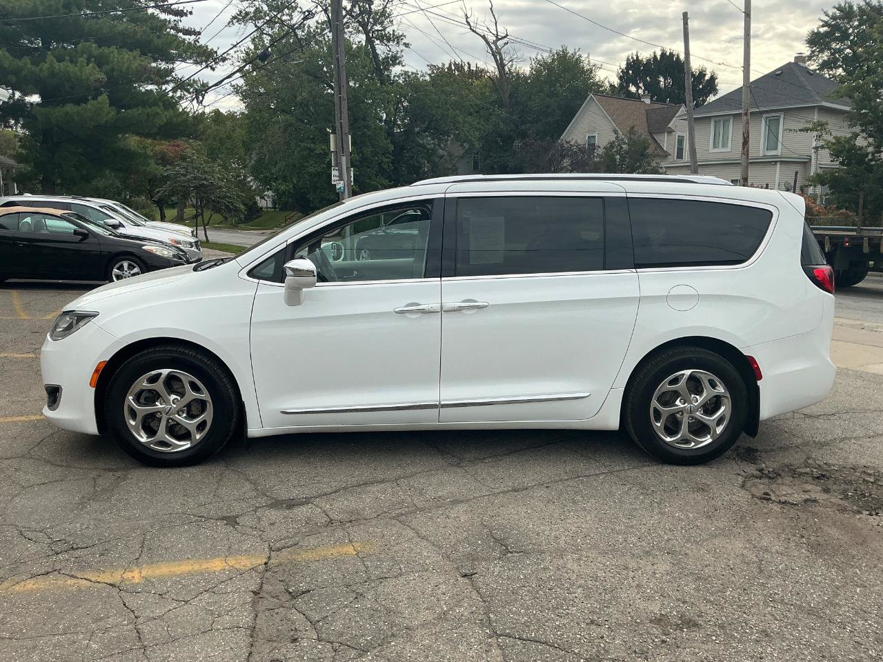 Used 2018 Chrysler Pacifica Limited FWD image 7