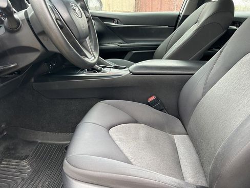 Used 2019 Toyota Camry LE image 10
