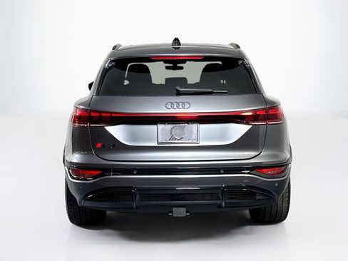 Used 2025 Audi SQ6 e-tron Prestige w/ 21" Black Optic Wheel Package AWD/4WD image 4