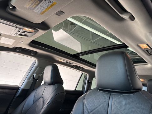 Used 2024 Toyota Highlander Platinum image 18