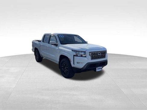 Used 2024 Nissan Frontier SV w/ SV Convenience Package AWD/4WD image 2