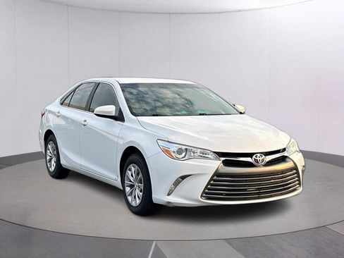 Used 2017 Toyota Camry LE FWD image 9