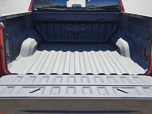 Used 2025 Chevrolet Colorado ZR2 AWD/4WD image 6