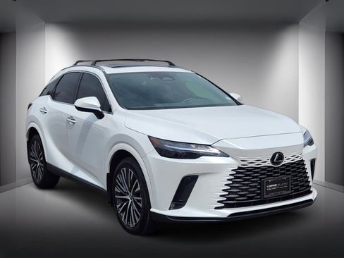 Used 2025 Lexus RX 350 w/ Convenience Package image 4
