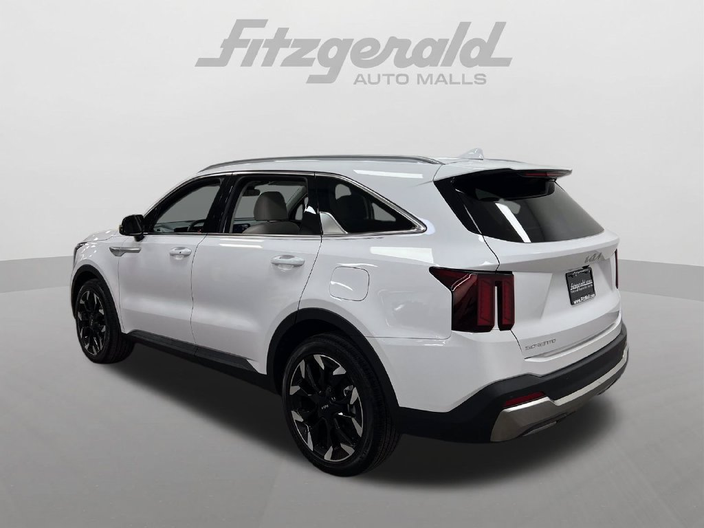 Used 2025 Kia Sorento EX FWD image 3