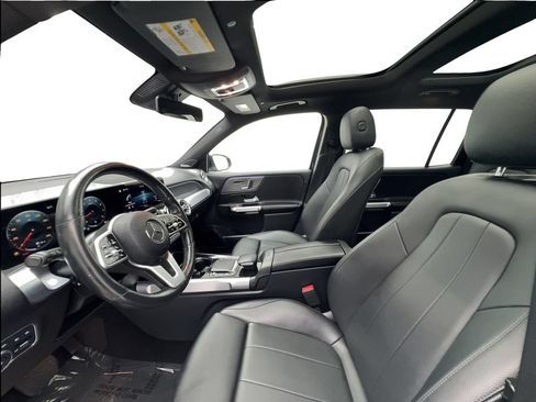 Used 2021 Mercedes-Benz GLB 250 4MATIC w/ Premium Package image 19
