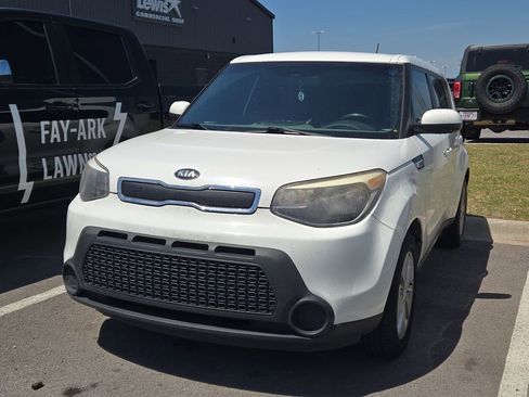 Used 2015 Kia Soul FWD image 1