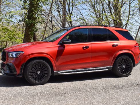 Used 2022 Mercedes-Benz GLE 350 w/ AMG Line Exterior image 2