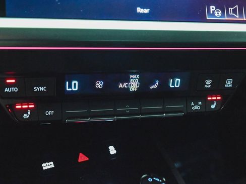 Used 2023 Audi Q4 e-tron Premium Plus w/ Premium Plus image 25