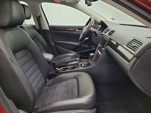 Used 2015 Volkswagen Passat 3.6 SEL Premium image 21