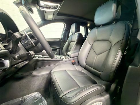 Certified 2026 Porsche Macan image 5