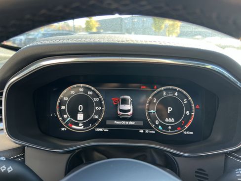 Certified 2025 Jaguar F-PACE R-Dynamic S image 23