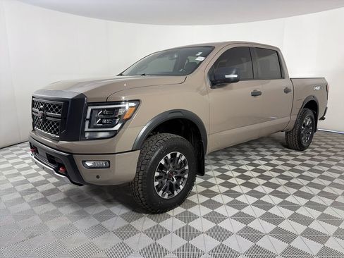 Used 2022 Nissan Titan PRO-4X w/ Pro-4x Convenience Package AWD/4WD image 3
