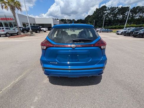 New 2025 Nissan Kicks Play S image 4