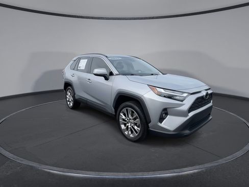 Used 2023 Toyota RAV4 XLE Premium FWD image 3