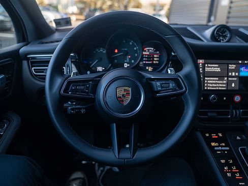 Certified 2025 Porsche Macan Turbo AWD/4WD image 6