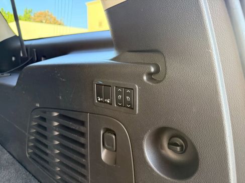 Used 2015 Cadillac Escalade ESV Luxury image 18