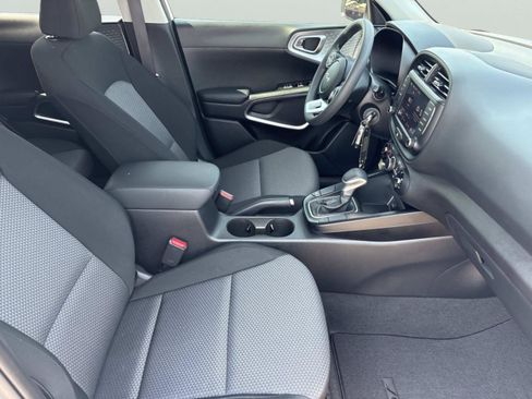 Used 2025 Kia Soul LX w/ LX Technology Package FWD image 22