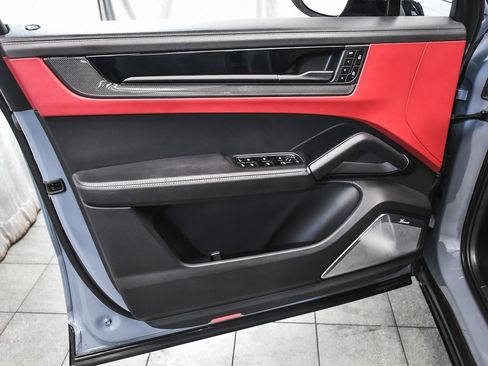 Used 2024 Porsche Cayenne Turbo GT image 9