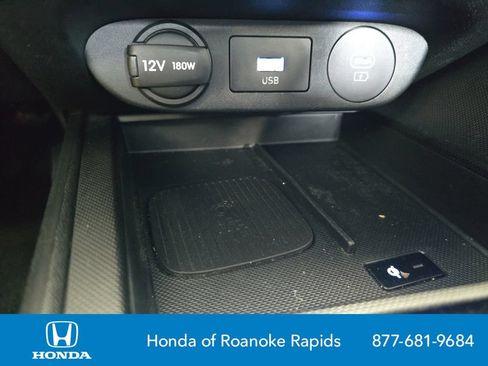 Used 2025 Hyundai Elantra Limited FWD image 25