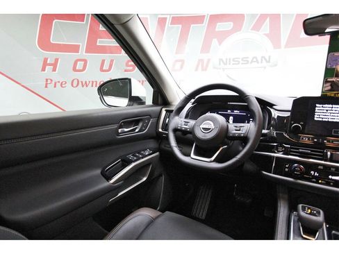 New 2025 Nissan Pathfinder Platinum w/ Cargo Package image 6