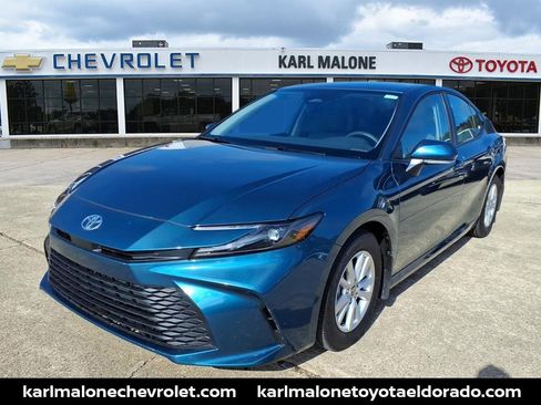 Used 2025 Toyota Camry LE image 1