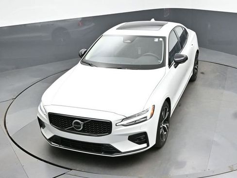 Used 2025 Volvo S60 B5 Core FWD image 43