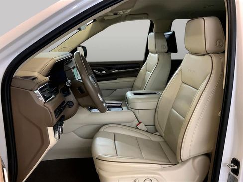 Used 2023 GMC Yukon XL Denali w/ Advanced Technology Package AWD/4WD image 7