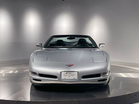 Used 2000 Chevrolet Corvette Convertible w/ Performance Handling Pkg image 3