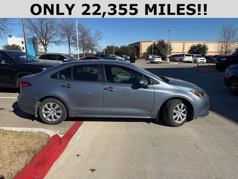 Used 2021 Toyota Corolla LE image 2