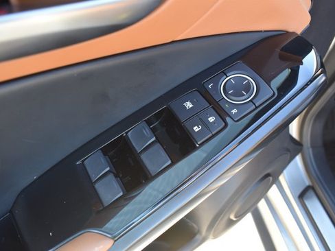 Used 2023 Lexus IS 300 w/ Comfort Package RWD image 12