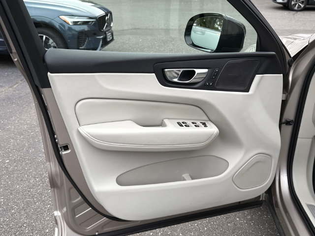 Certified 2026 Volvo XC60 B5 Ultra AWD/4WD image 9