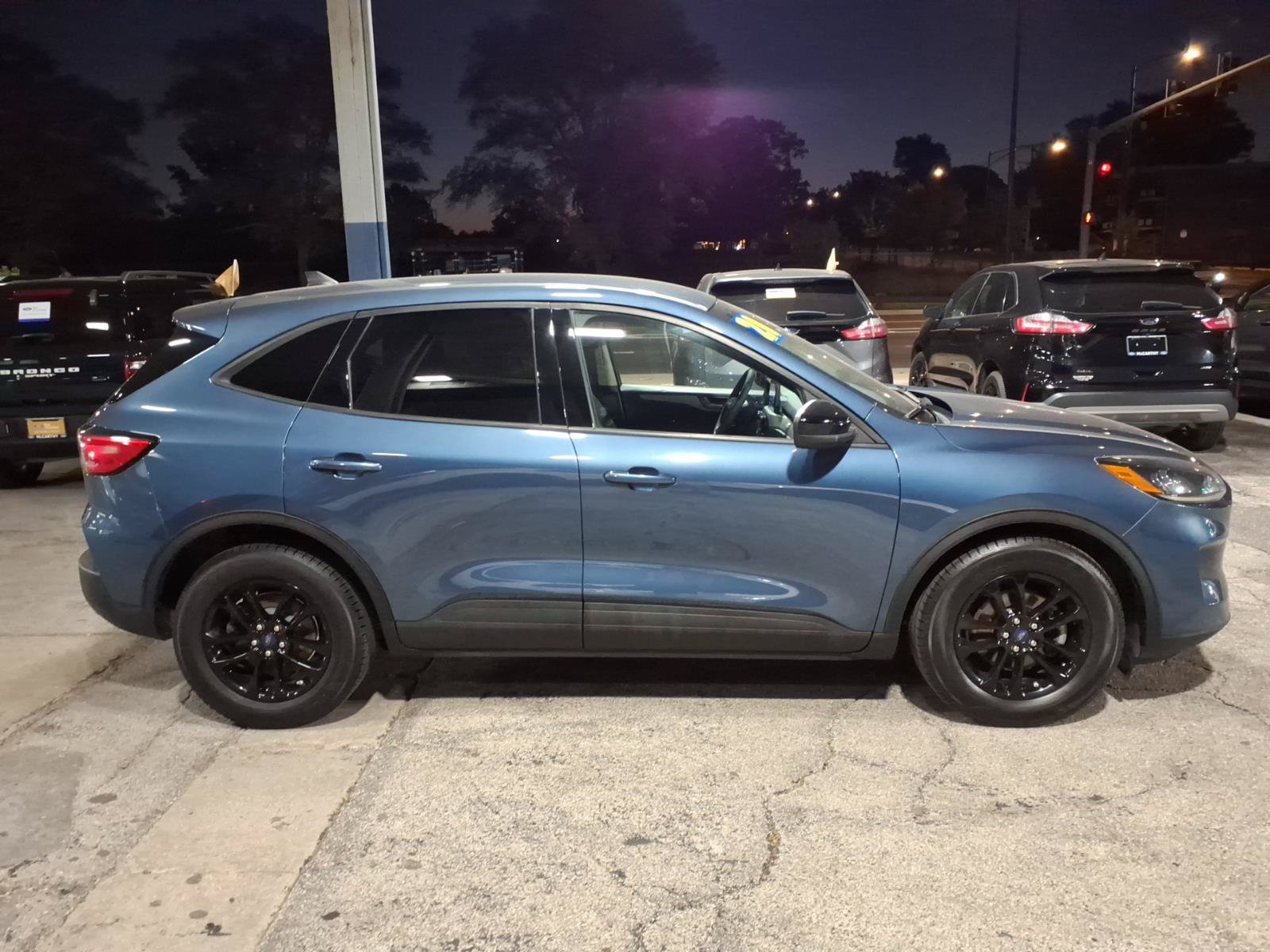 Used 2020 Ford Escape SE Sport FWD image 2