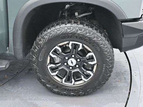 Used 2025 Chevrolet Silverado 1500 ZR2 w/ Technology Package image 35