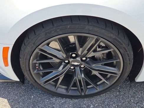 Used 2019 Chevrolet Camaro ZL1 RWD image 16