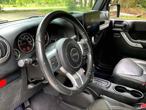 Used 2016 Jeep Wrangler Unlimited Rubicon AWD/4WD image 14
